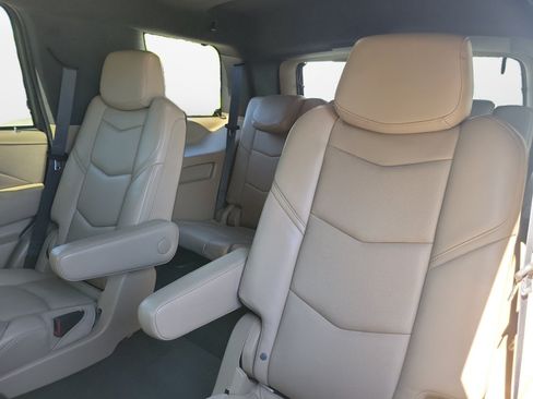 Used 2019 Cadillac Escalade Platinum AWD/4WD image 12