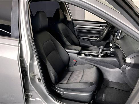 Used 2021 Nissan Altima 2.5 SV image 9