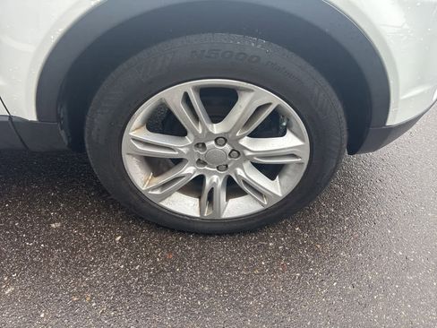 Used 2018 Land Rover Range Rover Evoque SE Premium image 12