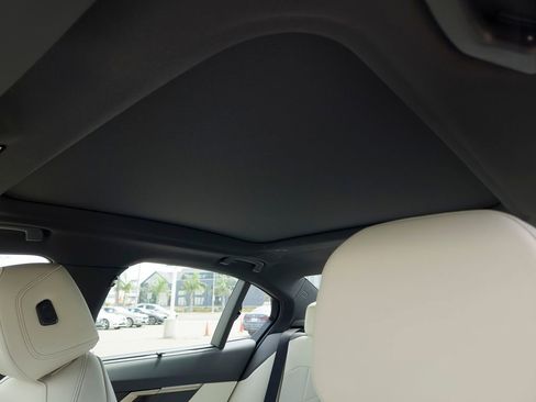 New 2026 BMW 550e xDrive image 13