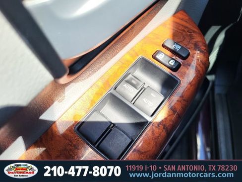 Used 2018 Toyota Sequoia Platinum image 18