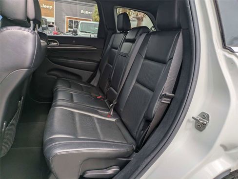 Used 2019 Jeep Grand Cherokee Limited w/ Luxury Group II image 17
