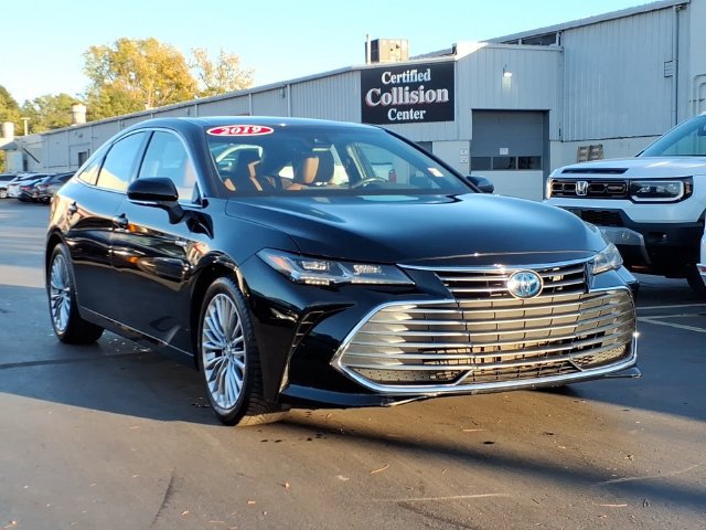 Used 2019 Toyota Avalon Limited w/ All Weather Liner Package FWD image 3