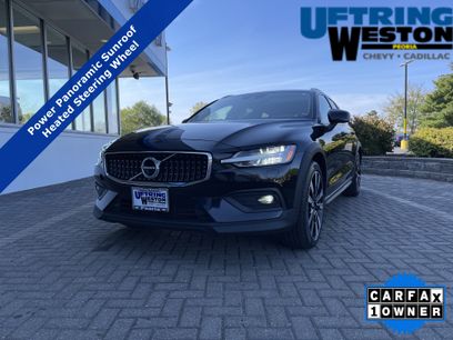 Used 2022 Volvo V60 T5 Cross Country w/ Advanced Package
