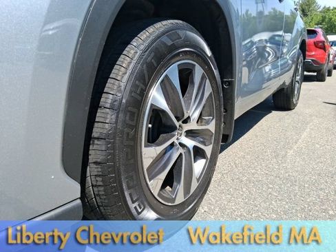 Used 2023 Toyota Highlander XLE AWD/4WD image 5