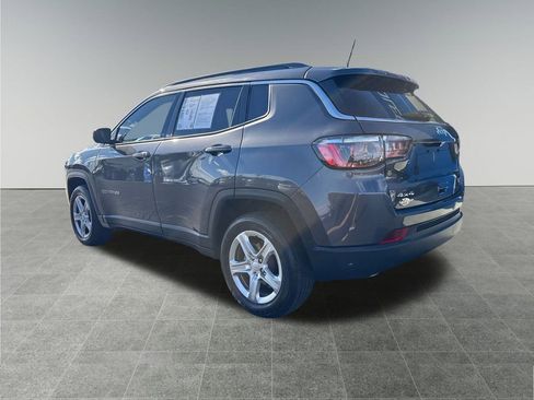 Used 2023 Jeep Compass Latitude image 3