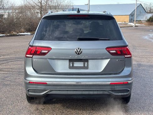 Used 2023 Volkswagen Tiguan SE w/ Panoramic Sunroof Package image 4