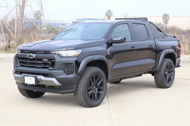 New 2025 Chevrolet Colorado Trail Boss w/ Midnight Edition AWD/4WD image 3