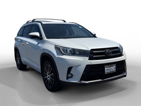Used 2018 Toyota Highlander SE w/ Carpet Mat Package (TMS) AWD/4WD image 7