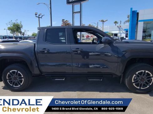 Used 2025 Toyota Tacoma TRD Sport RWD image 9