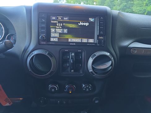 Used 2016 Jeep Wrangler Unlimited Sport w/ Quick Order Package 24S AWD/4WD image 18