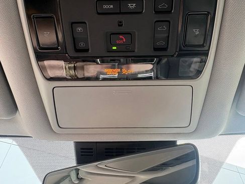 Used 2025 Toyota Grand Highlander AWD image 30