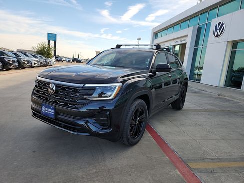 New 2026 Volkswagen Atlas Cross Sport SEL R-Line image 3