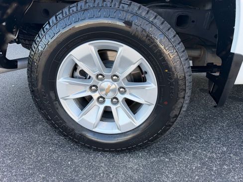 Used 2025 Chevrolet Silverado 1500 LT AWD/4WD image 24
