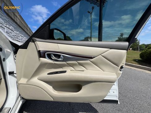 Used 2015 INFINITI Q70 3.7 RWD image 48