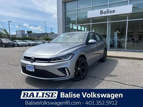 New 2025 Volkswagen Jetta SE image 3