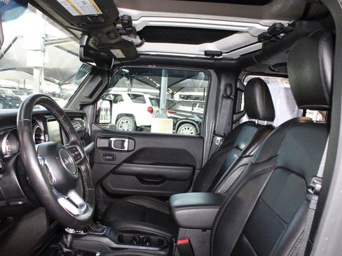 Used 2022 Jeep Wrangler Unlimited Sahara image 6