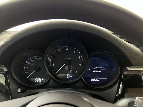 Certified 2026 Porsche Macan AWD/4WD image 22