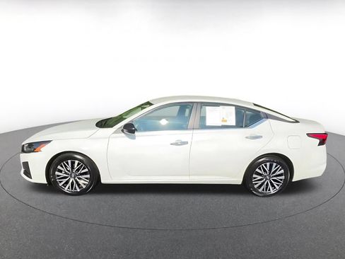 Used 2025 Nissan Altima 2.5 SV FWD image 9
