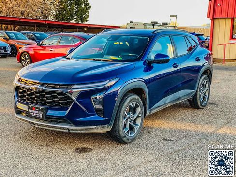 Used 2024 Chevrolet Trax LT w/ Driver Confidence Package image 4