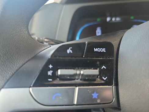 Used 2025 Hyundai Elantra SE FWD image 20