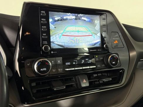 Used 2022 Toyota Highlander XLE FWD image 24