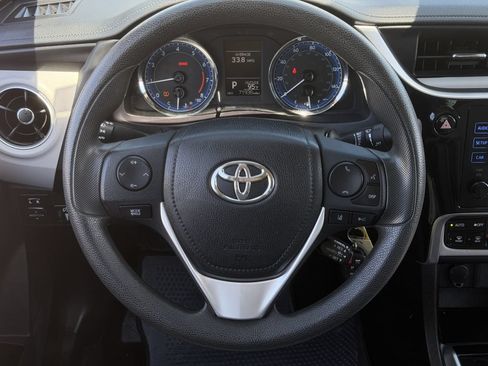 Used 2018 Toyota Corolla LE FWD image 13