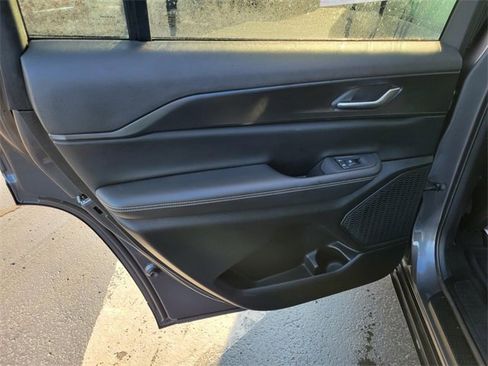 Used 2023 Jeep Grand Cherokee L Laredo image 11