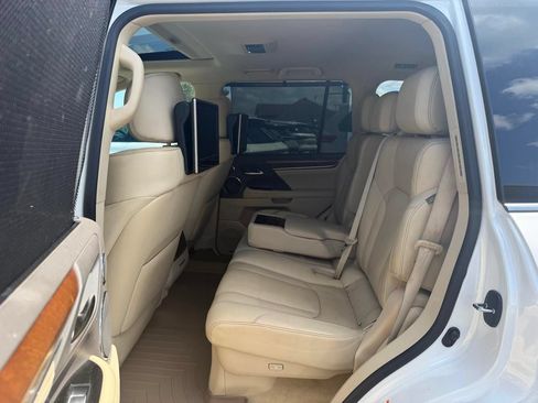 Used 2019 Lexus LX 570 4WD w/ Luxury Package image 8