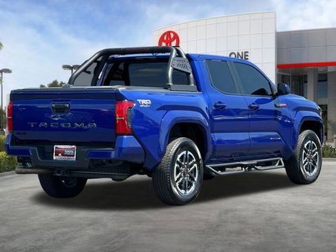 Used 2025 Toyota Tacoma TRD Sport AWD/4WD image 5