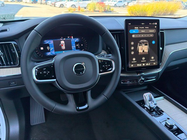 New 2027 Volvo XC60 B5 Plus AWD/4WD image 15