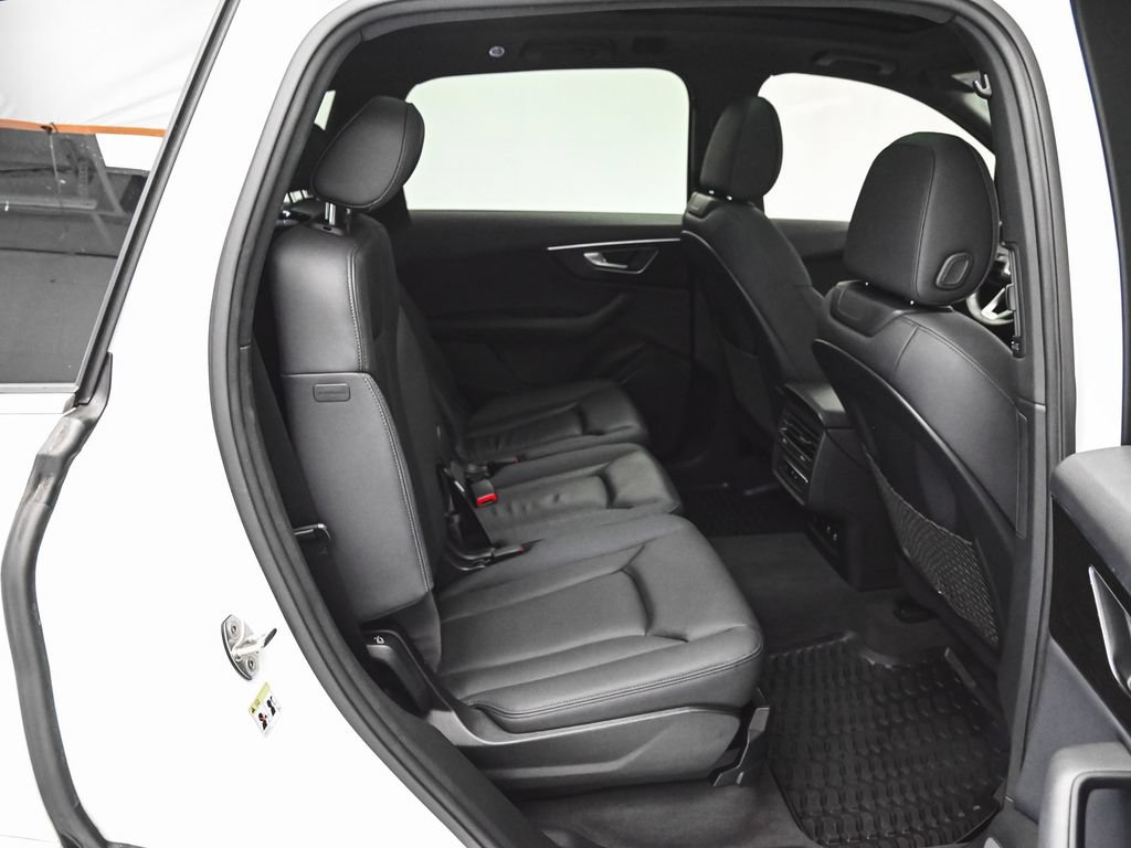 Used 2023 Audi Q7 3.0T Premium w/ Convenience Package AWD/4WD image 32
