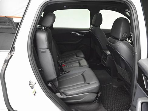 Used 2023 Audi Q7 3.0T Premium w/ Convenience Package AWD/4WD image 32
