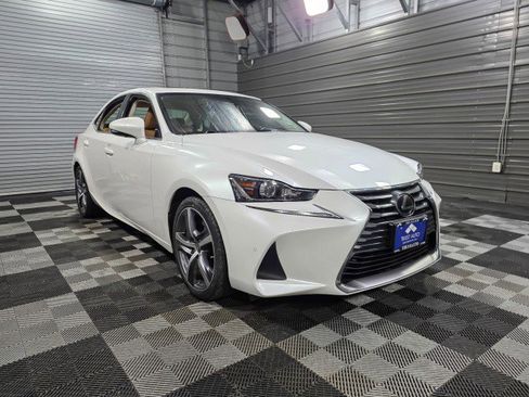 Used 2018 Lexus IS 300 image 4