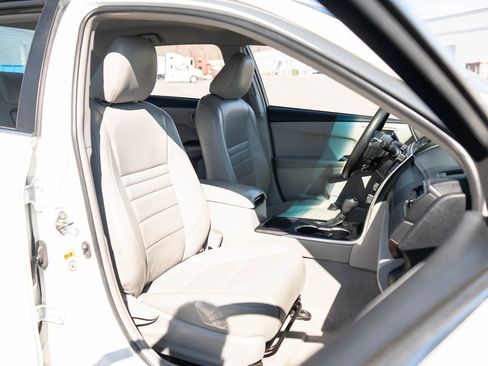 Used 2016 Toyota Camry LE image 20