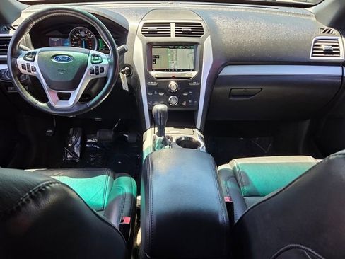 Used 2015 Ford Explorer XLT w/ Equipment Group 202B AWD/4WD image 12