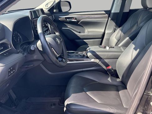 Used 2020 Toyota Highlander Limited AWD/4WD image 17