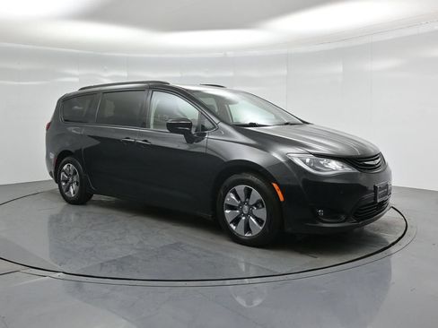 Used 2018 Chrysler Pacifica Limited w/ Advanced Safetytec Group FWD image 25
