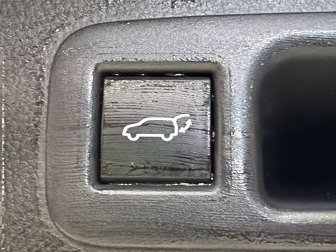 Used 2024 Toyota Highlander Limited image 20