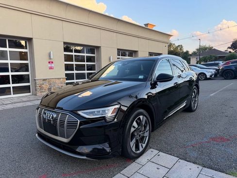 Used 2022 Audi e-tron Premium AWD/4WD image 3