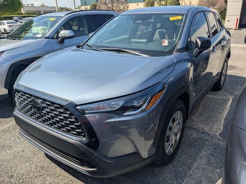 Certified 2023 Toyota Corolla Cross L image 2