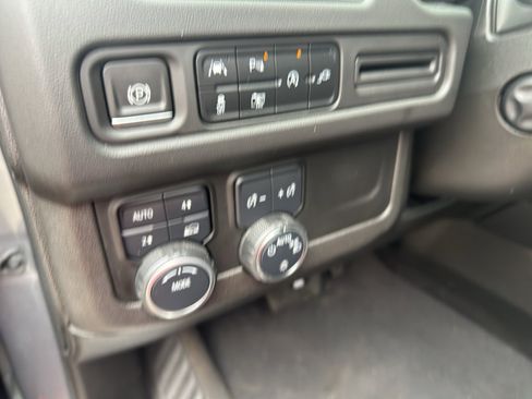 Used 2022 Chevrolet Tahoe LT w/ Luxury Package AWD/4WD image 21