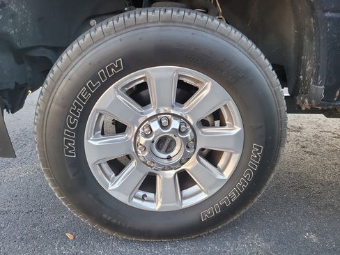 Used 2022 Ford F350 Platinum AWD/4WD image 9