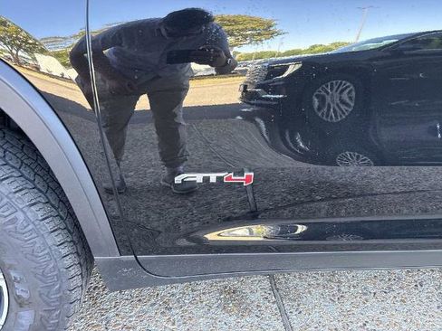 Certified 2025 GMC Acadia AT4 AWD/4WD image 32