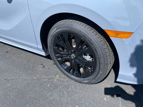 Used 2025 Honda Odyssey Sport-L image 3