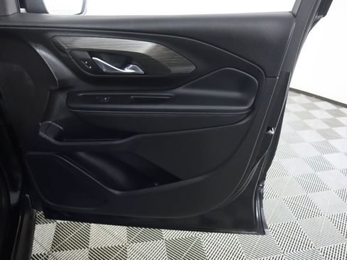 Used 2024 GMC Terrain SLT image 23