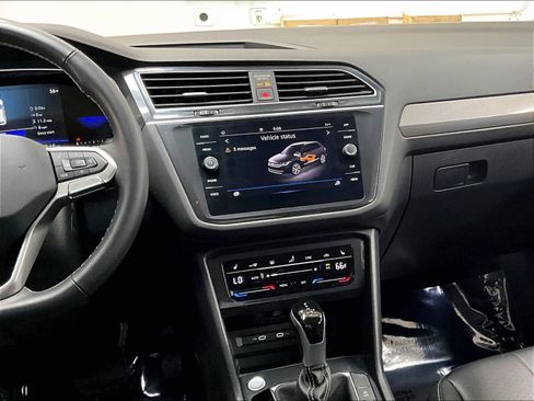Used 2024 Volkswagen Tiguan SE FWD image 9