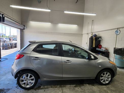 Used 2011 MAZDA MAZDA2 Touring FWD image 8