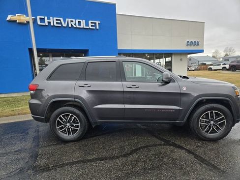 Used 2017 Jeep Grand Cherokee Trailhawk w/ Trailhawk Luxury Group AWD/4WD image 2