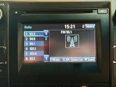 Used 2015 Toyota Camry SE image 19